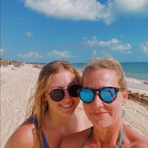 Meet your Posher, Caroline